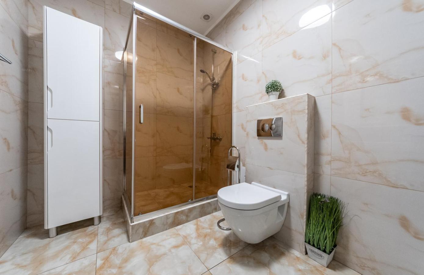 Lux Apartment Near Arena City Kiev Exterior foto