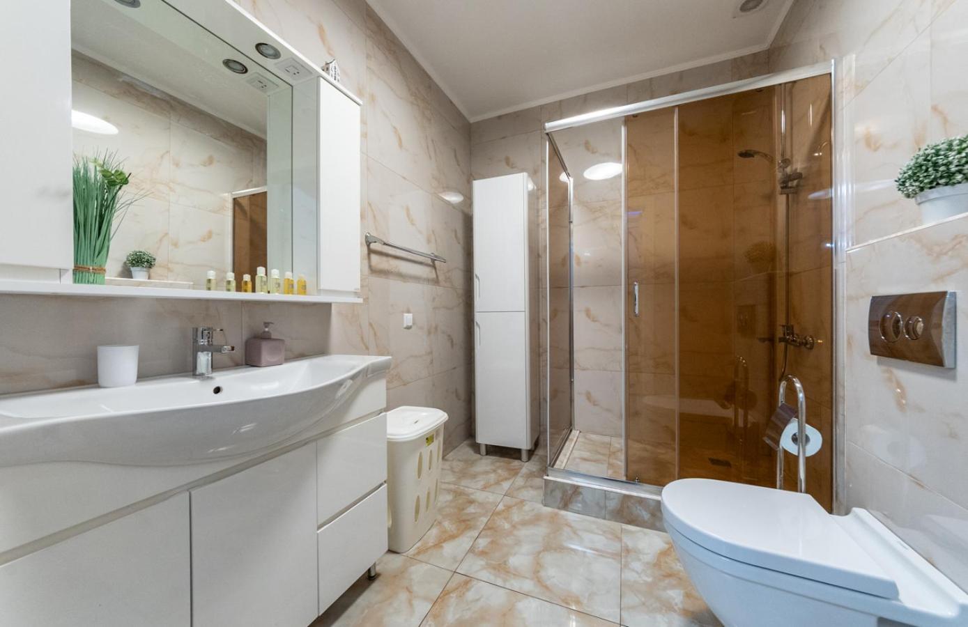 Lux Apartment Near Arena City Kiev Exterior foto